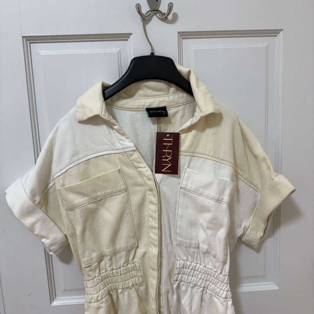 Cream and White Short Sleeve Romper - Picture 3 of 4